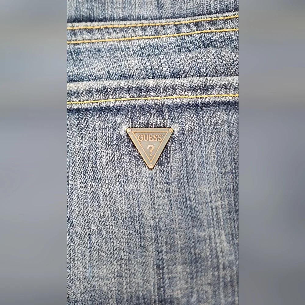 GUESS BOOT MID WOMEN'S JEANS, SIZE 27, MEDIUM WASH BLUE